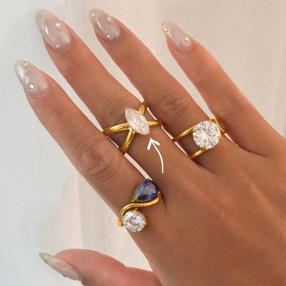 18K Gold Plated - Ring with Crystal Accent - Picture 6 of 7